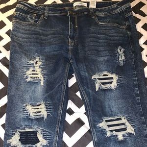 Men’s distressed jeans